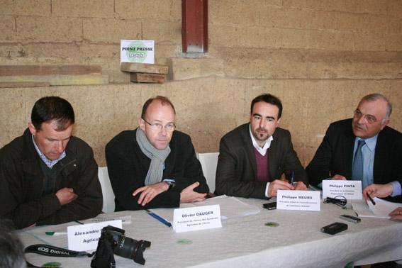 Une conférence de presse avant l'arrivée du minitre. De gauche à droite : Alexandre Cresp, Olivier Dauger, Philippe Meurs et Philippe Pinta