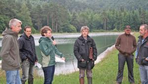 Jean-Marc Brunhes, à droite, a témoigné de son expérience lors de la journée organisée par le GVA de Lafeuillade-Montsalvy,
lassociation des irrigants du Cantal et la SA-TPA.