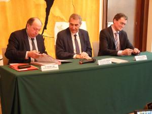 De gauche à droite, Michel Jau, préfet de région, Jean-Paul Denanot, Président de région et Pascal Londot, délégué régional de lASP de Limousin.