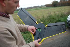 Le drone est équipé dun capteur qui enregistre la lumière réfléchie par le couvert végétal dans 4 bandes distinctes. Lanalyse de ces données apporte de nombreuses informations sur la biomasse, la densité foliaire et le taux de chlorophylle.